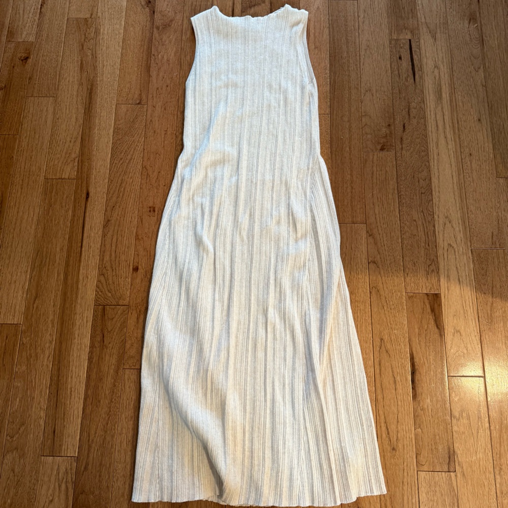 Elegant Cream Sleeveless Knit Dress